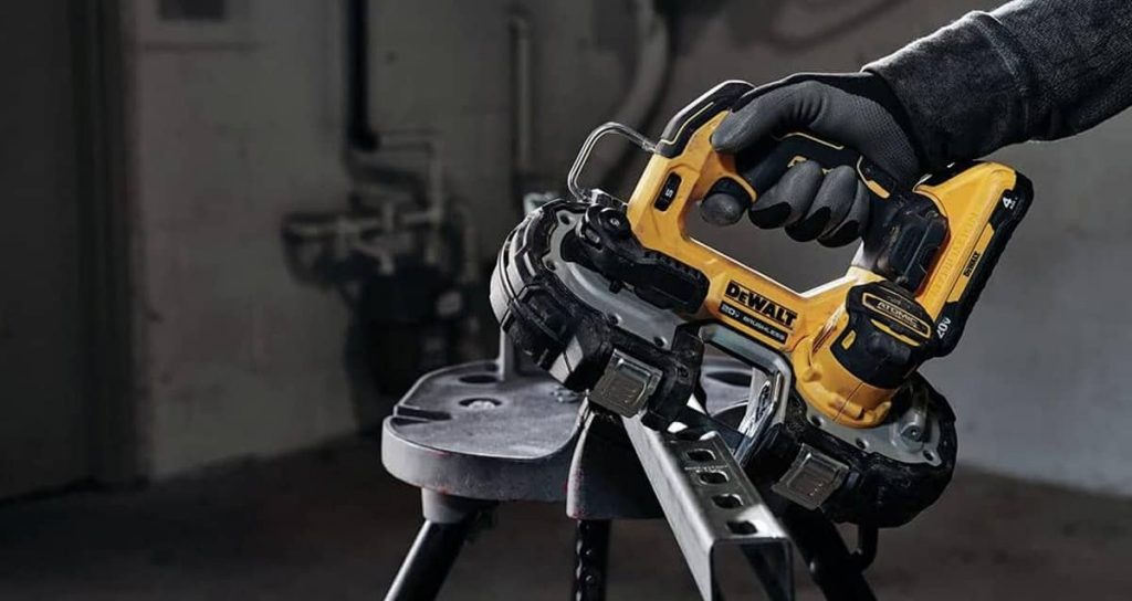 Dewalt DCS377B in action